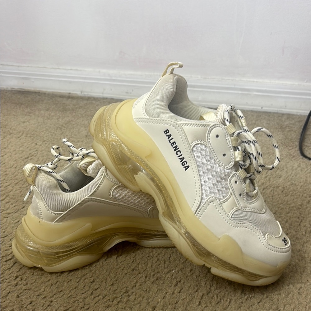 Balenciaga Women's White and Cream Sneakers (accepting offers)
